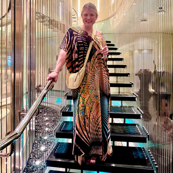 Antique to Chic / Meet Your Posher - Picture 2 of 3